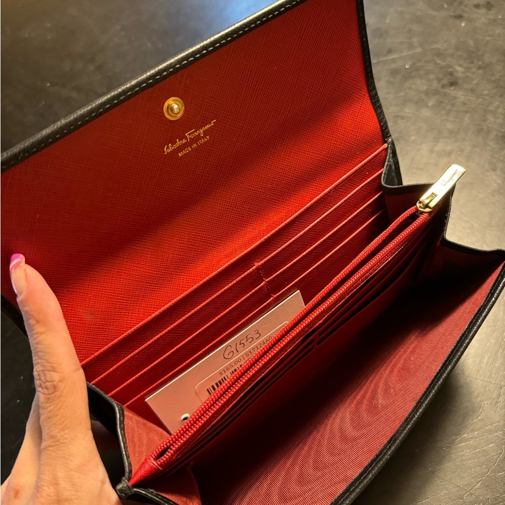 Great condition Salvatore Ferragamo full size wallet